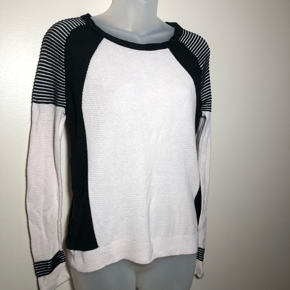 American Eagle Outfitters Sweaters - Medium American Eagle Pink Black Sweater Stretchy
